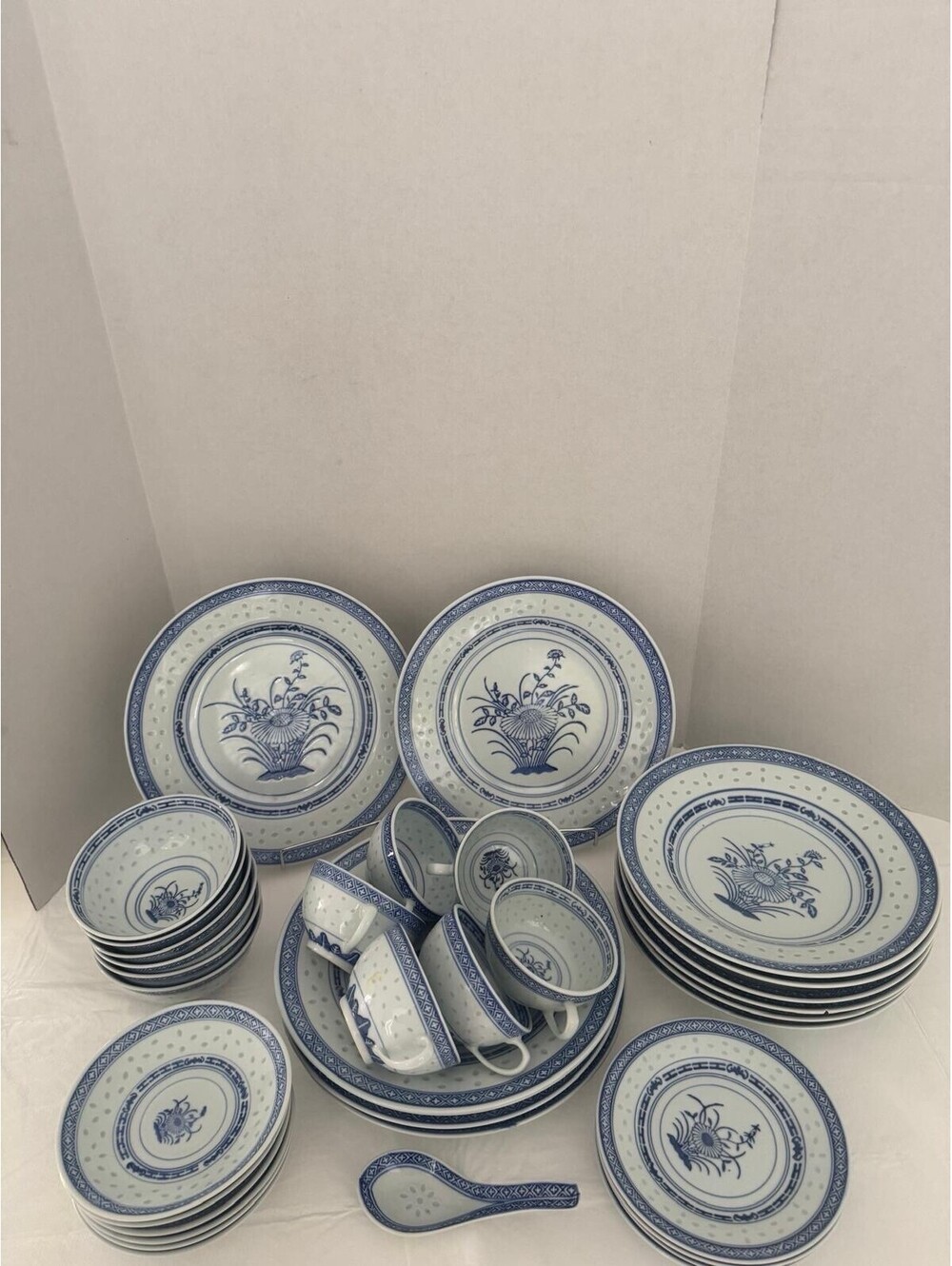 Vintage Jingdezhen “Rice Eye” Linglong Porcelain Dinnerware Set — 29 Pieces